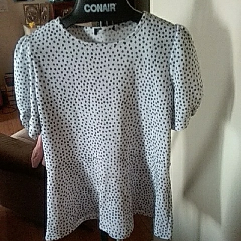 10/$10  Polka Dot Blouse with Puffy Short Sleeves XL